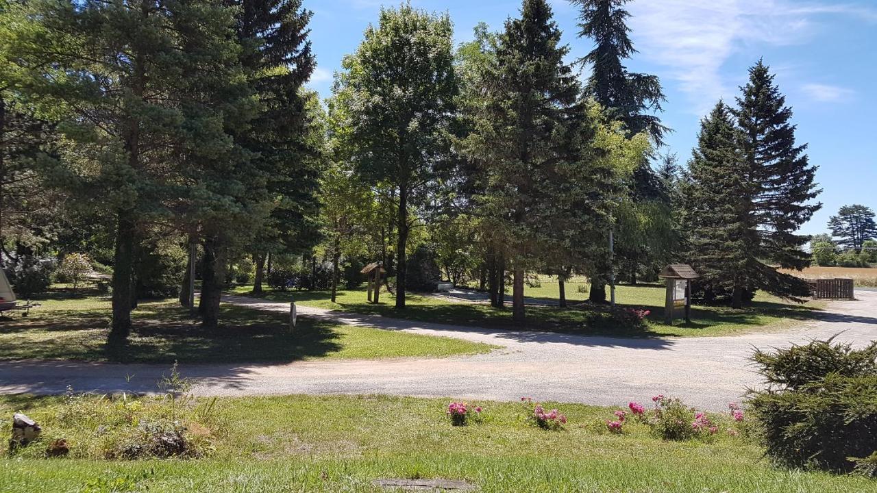Camping Au Tour De L'Aveyron L'Hospitalet-du-Larzac Exterior photo
